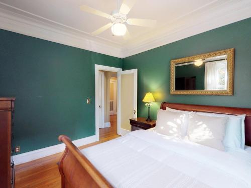 Southern Charm on Liberty – Savannah, GA