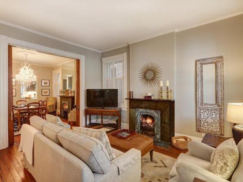 Luxury on Lincoln - main image