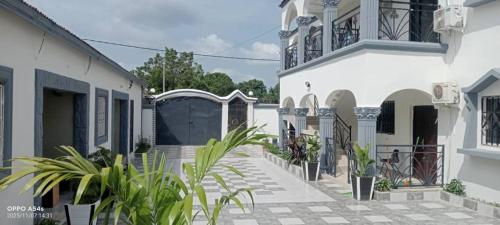 Tampilan eksterior, Cutting Edge Guest House in Kunkujang Jattaya