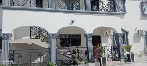 Tampilan eksterior, Cutting Edge Guest House in Kunkujang Jattaya