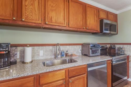 Gulf Breeze Getaway by Next Step Property Management - image 11