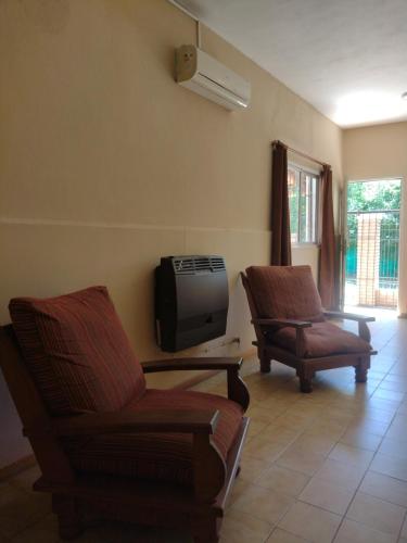 Cabañas Los Pinos (Cabanas Los Pinos) in 波特雷羅德洛斯富內斯