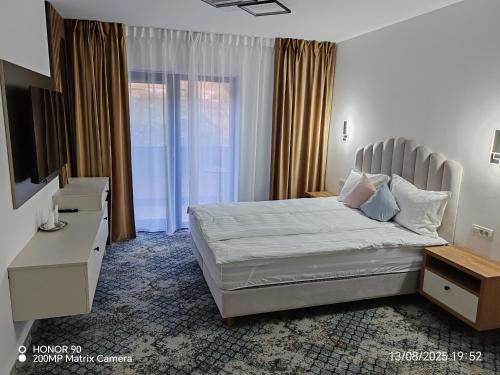 Emirage Pool & Spa in ซิมอน
