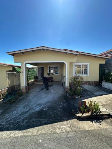 Viesnīcas āriene, Habitacion amoblada frente al 99 de brisas del golf arraijan in Burunga