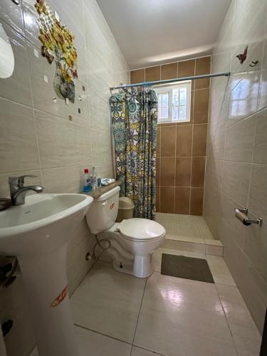 Vannas istaba, Habitacion amoblada frente al 99 de brisas del golf arraijan in Burunga