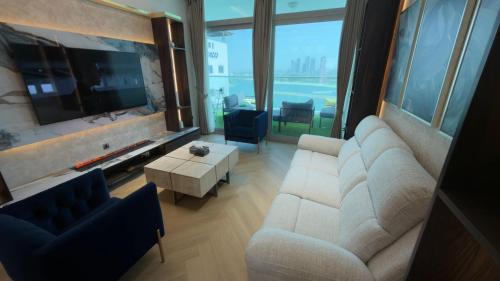 Beachside Palm Jumeirah 1 Br apartment - image 11