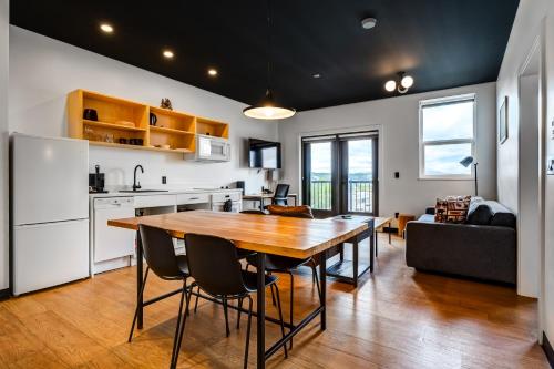 مطبخ, Raven Inn Whitehorse in وايت هورس