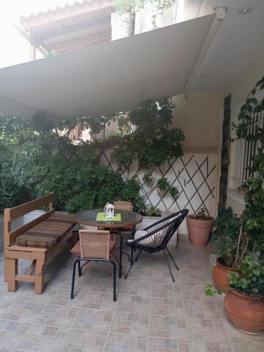 Garden studio in ไพเรียส