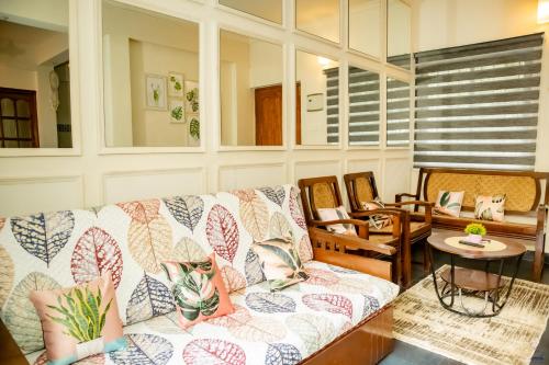 Tropical 1BHK Pool View Near Beach - Sia Stays
