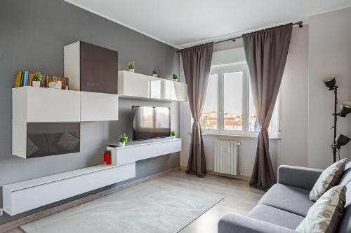 Sette piani sul naviglio- 7th floor, Milano