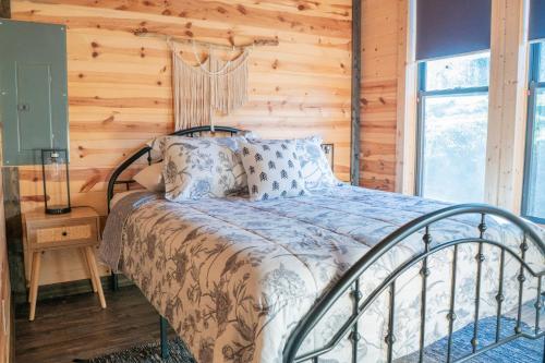 Bourbon Barrel Cottages #5 on Ky Bourbon Trail in Lawrenceburg, USA