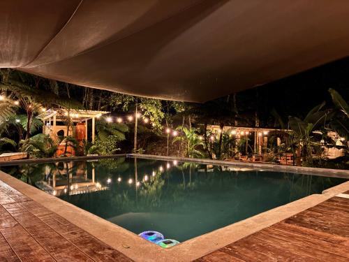 bazen, Buena Vista Bay Resort in Livingston
