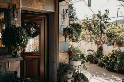Vista Kyperounta - Family Mountain Getaway with Large Veranda in Kyperounda