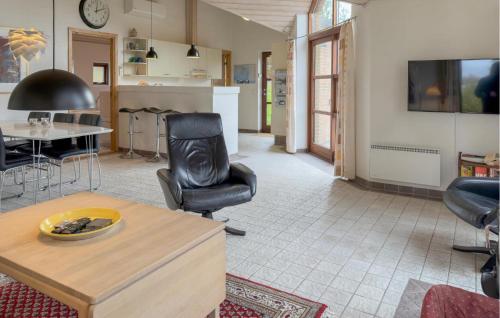 Three-Bedroom Holiday Home In Ebeltoft in Handrup Strand