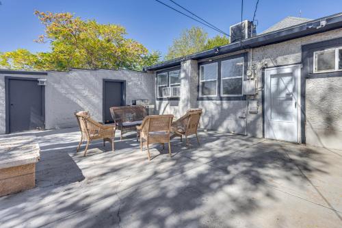 2 Mi to Riverwalk Cozy Pueblo Home with Fenced Yard in 東邊