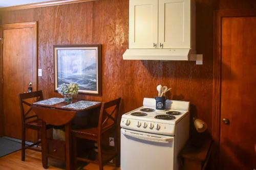 8 Mi to Broadway WFH-Friendly Nashville Duplex! in Nashville, USA