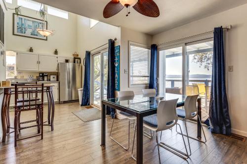 Panoramic Views! Home with Boat Slip on Clear Lake in Lucerne (Kalifornia)