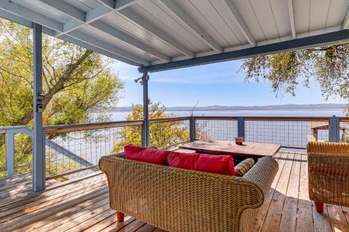 Panoramic Views! Home with Boat Slip on Clear Lake in Lucerne (Kalifornia)