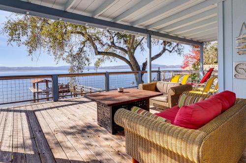 Panoramic Views! Home with Boat Slip on Clear Lake in Lucerne (Kalifornia)