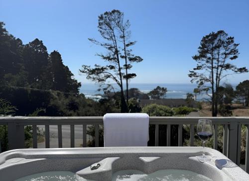 COTTAGES AT LITTLE RIVER COVE - BED AND BREAKFAST in Little River (CA)