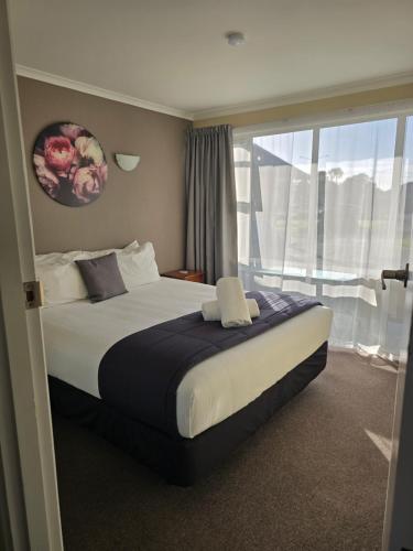 1 king bed, 1 twin bed