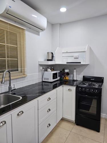 Marquis Holiday Apartments in ซิกนัลฮิลล์