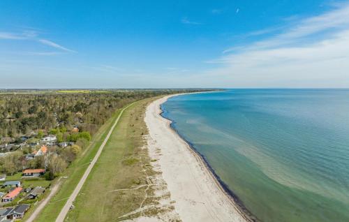 Unterkunft von außen, 4 Bedroom Lovely Home In Væggerløse in Vaeggerlose