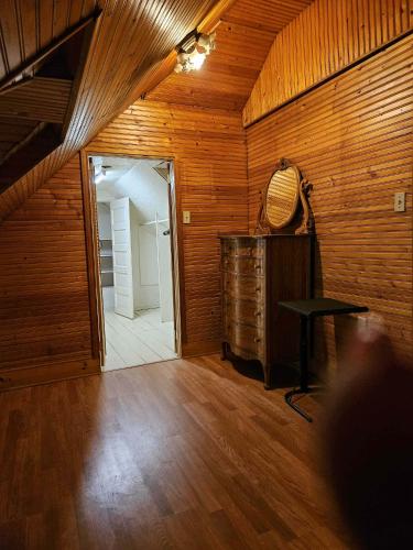 Renovated attic apartment in Альвін (Техас)