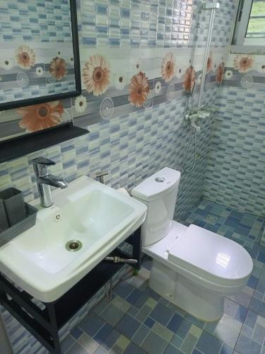 ฝักบัว, Appartement 2 à 3 pièces Tout Confort Calme - Colibri (Appartement 2 a 3 pieces Tout Confort Calme - Colibri) in ยามอสเซาโกร