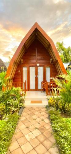 Golden Beach Hotel in Sekotong