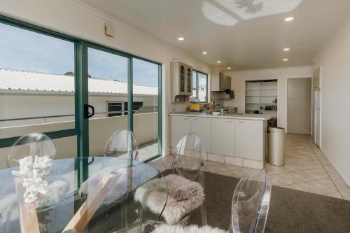 WANAKA BEACHHOUSE in Bell Block