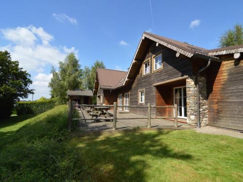 Spacious Chalet in Ovifat - Location, gîte - Ovifat