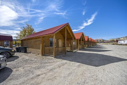 Bryce Canyon Log Cabins - image 6