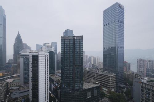 弥尘设计师民宿解放碑店-侘寂中古风之机麻房 - image 2