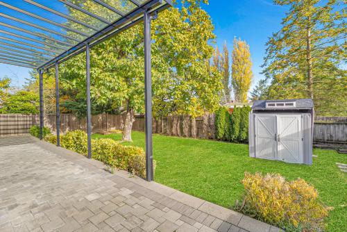 Surrounding environment, 8BR New Spacious Home White Rock HVAC Free Parking in White Rock (BC)