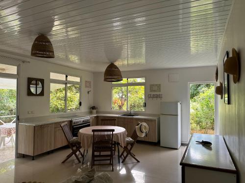 Vairani Lodge in Teluk Faaroa