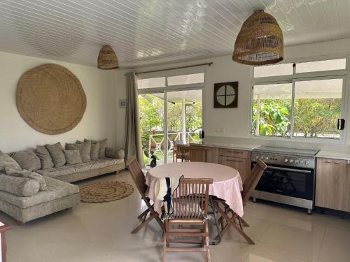 Vairani Lodge in Teluk Faaroa