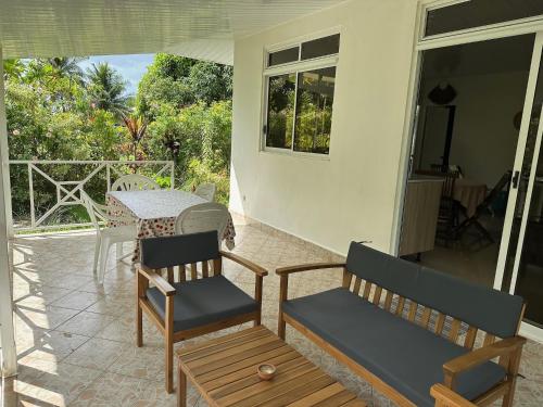 Vairani Lodge in Teluk Faaroa