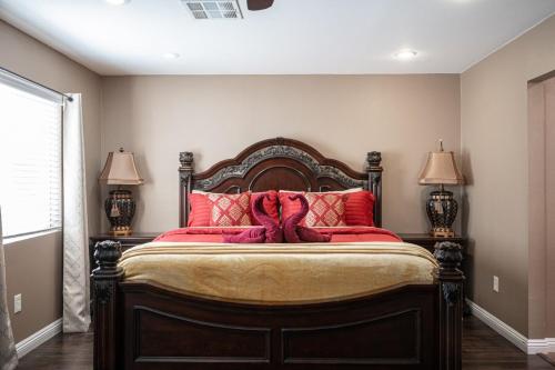 Tuscan Oasis: Elegance with Comfort. King Bed. – khách sạn tại Bắc Las Vegas