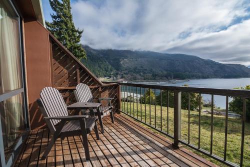Exterior view, Hawea Hotel in Lake Hawea