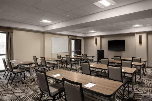 Hyatt Place Detroit/Utica - image 2