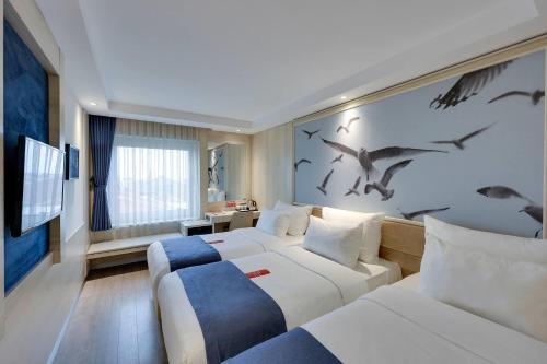 3 twin beds