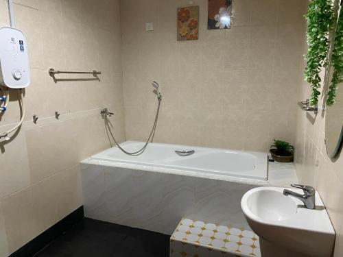 room detail thumbnail 2