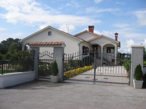 Apartment Borna in Zabrežani
