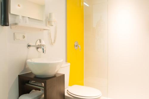 Qbic Hotel WTC Amsterdam - image 5