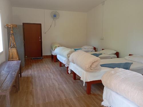 2 twin beds