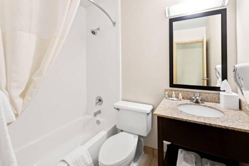 Clarion Inn Dayton Airport - image 8