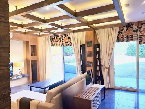 Central Luxurious Ritz Villa in City Center