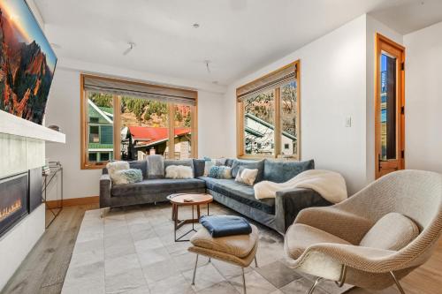 Luxury Townhome On Depot, 3 Mins Walk To Main St Gondola, Heated Garage, Private Roof Top Hot Tub, t in Telluride (Colorado)