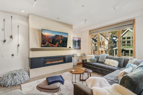 Luxury Townhome On Depot, 3 Mins Walk To Main St Gondola, Heated Garage, Private Roof Top Hot Tub, t in Telluride (Colorado)